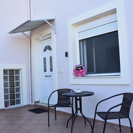 Aphrodite'S Apartment Galatás Екстериор снимка