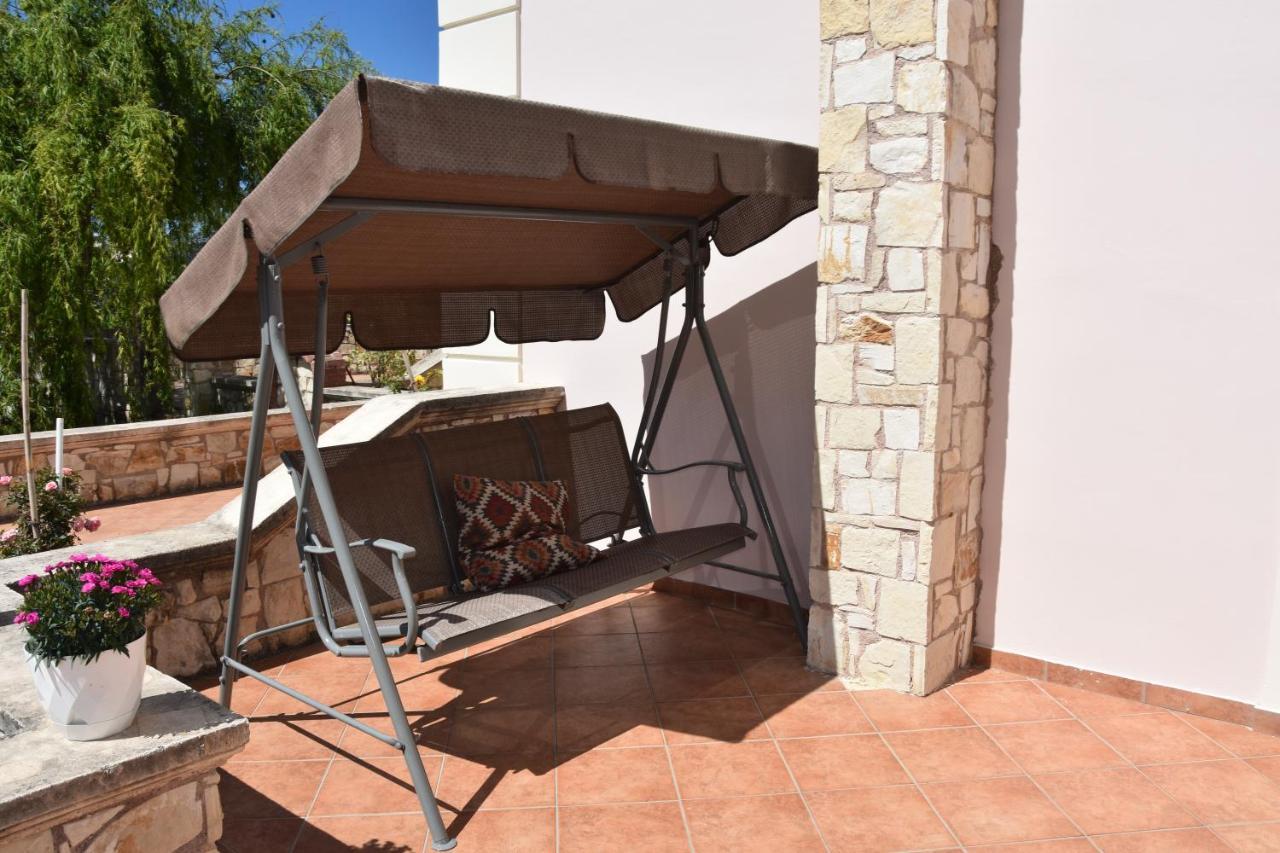 Aphrodite'S Apartment Galatás Екстериор снимка